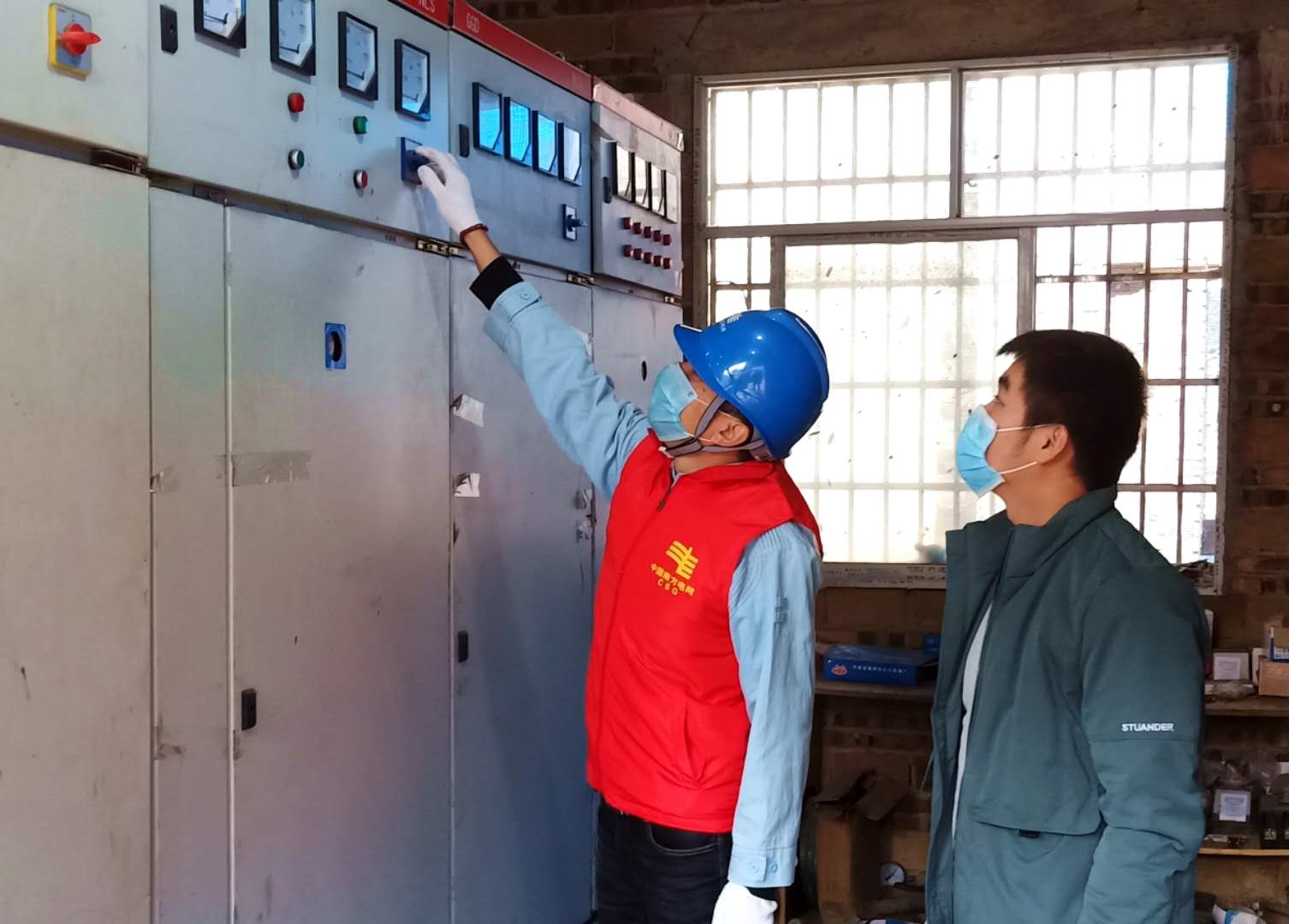 平塘供電局：主動(dòng)走訪現(xiàn)場辦公，助推企業(yè)有序復(fù)工