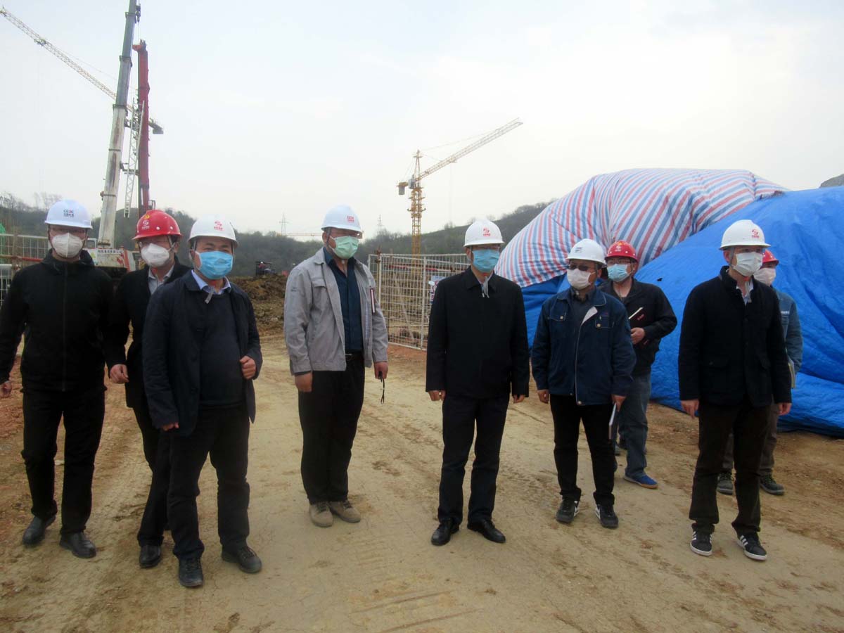 皖能環(huán)?？偨?jīng)理張為義到安徽電建一公司合肥龍泉山項目調(diào)研疫情防控和復(fù)工復(fù)產(chǎn)工作