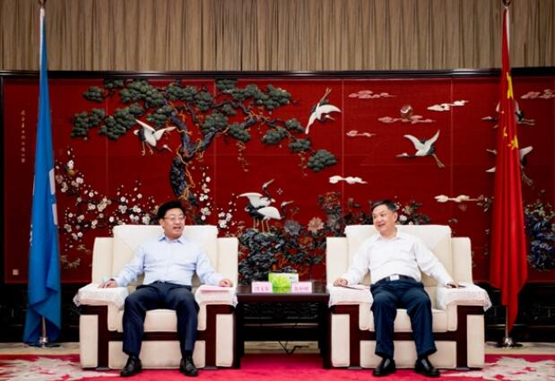 溫樞剛會見云南能投集團黨委書記、董事長段文泉