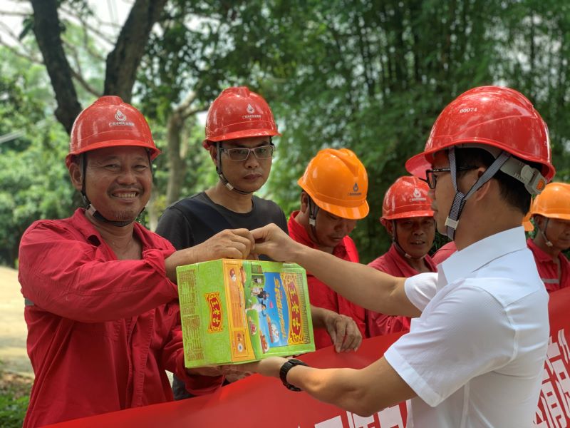 南方電網廣西新電力集團博白供電局夏送清涼鼓干勁，情系一線保供電