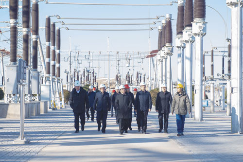 內(nèi)蒙古電力集團公司董事長、黨委書記賈振國深入阿拉善電業(yè)局調(diào)研
