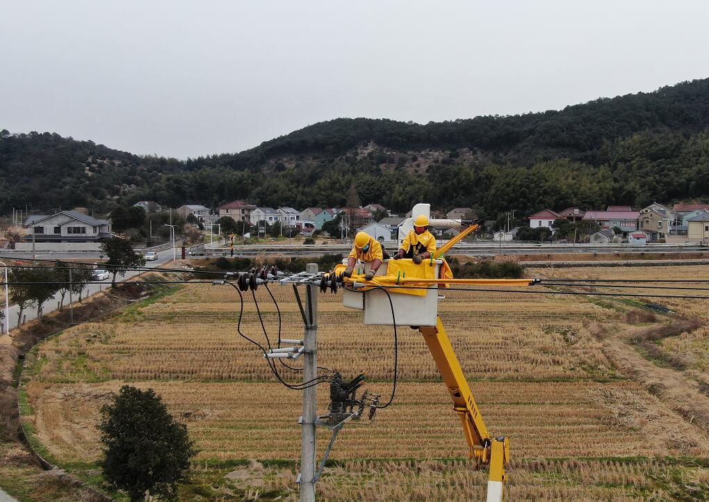 國(guó)網(wǎng)余姚市供電公司：寒潮中配網(wǎng)改造，發(fā)電車(chē)保障居民溫暖度冬