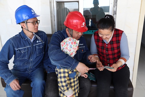 阿拉善電業(yè)局電力宣傳進(jìn)家門，客戶服務(wù)零距離