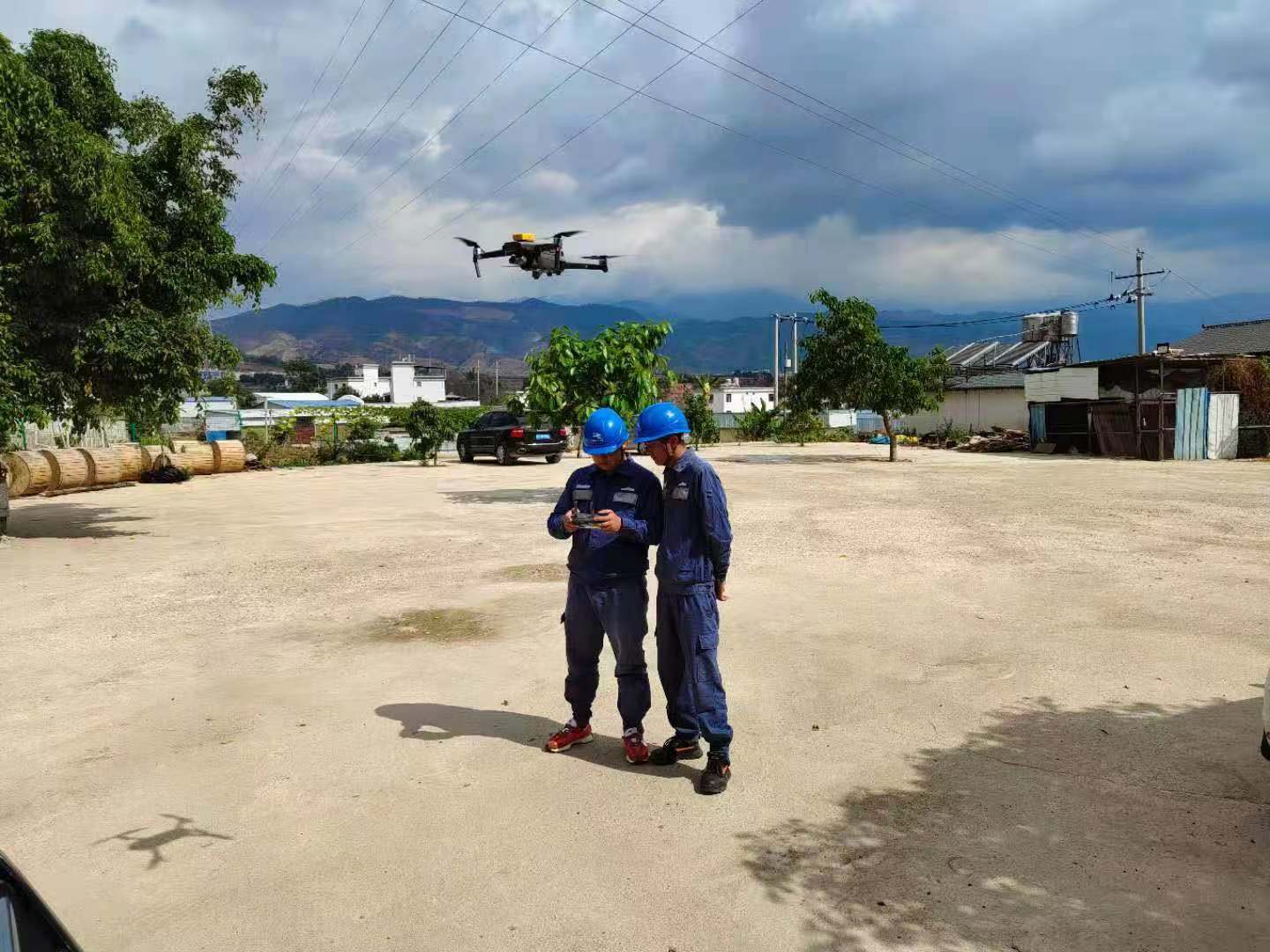 臨滄云縣供電局為建黨百年?！半姟弊o(hù)航