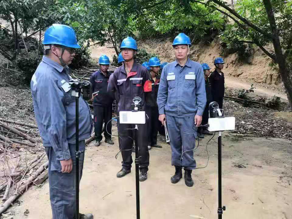 臨滄云縣供電局配電管理三所開(kāi)展隱患整改，切實(shí)保障用戶(hù)用電安全