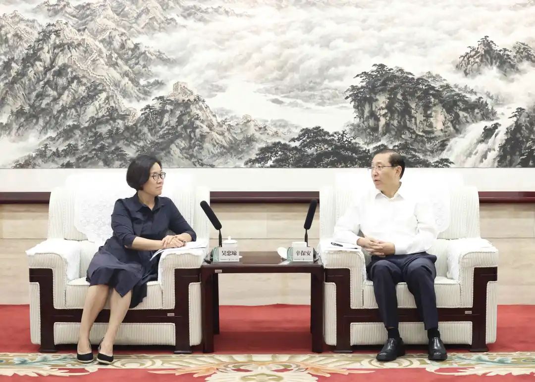 國家電網(wǎng)董事長、黨組書記辛保安與江西省委副書記、贛州市委書記吳忠瓊會(huì)談
