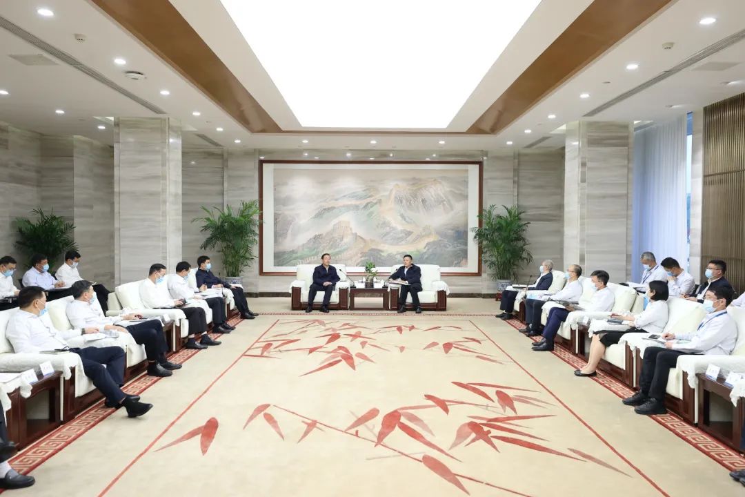 國家電網(wǎng)公司董事長、黨組書辛保安與東方電氣集團(tuán)董事長俞培根、總經(jīng)理徐鵬會(huì)談
