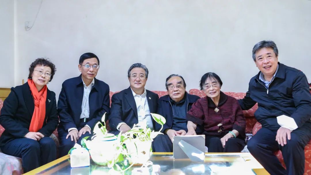 余劍鋒春節(jié)前夕看望慰問核工業(yè)老領(lǐng)導(dǎo)蔣心雄、陳肇博