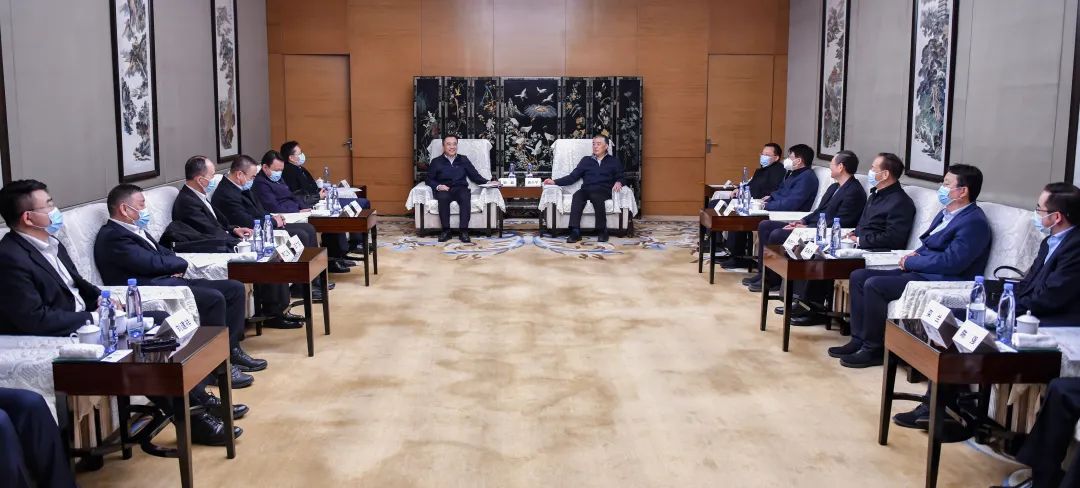 大唐集團(tuán)黨組書記、董事長鄒磊與陜投集團(tuán)董事長袁小寧、總經(jīng)理趙軍會(huì)談