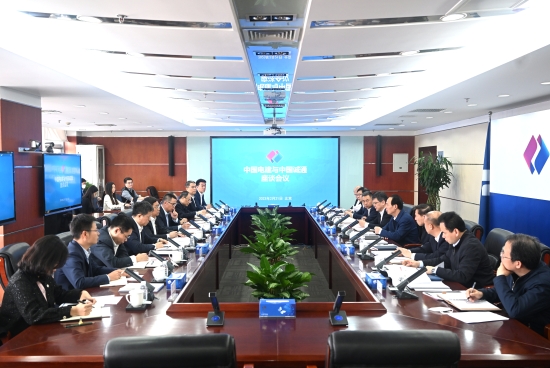 中國電建黨委書記、董事長丁焰章與中國誠通集團(tuán)黨委書記、董事長朱碧新會談