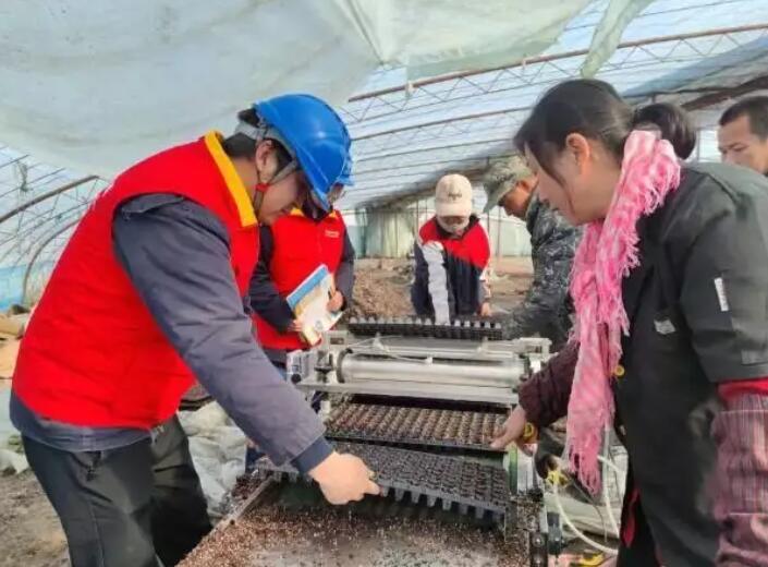 國網(wǎng)新疆電力公司貼心服務(wù)，為春耕春灌用電保駕護(hù)航