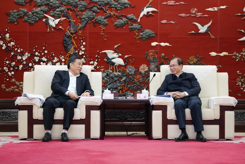 中國(guó)能建黨委書記、董事長(zhǎng)宋海良與中國(guó)華電黨組書記、董事長(zhǎng)江毅會(huì)談