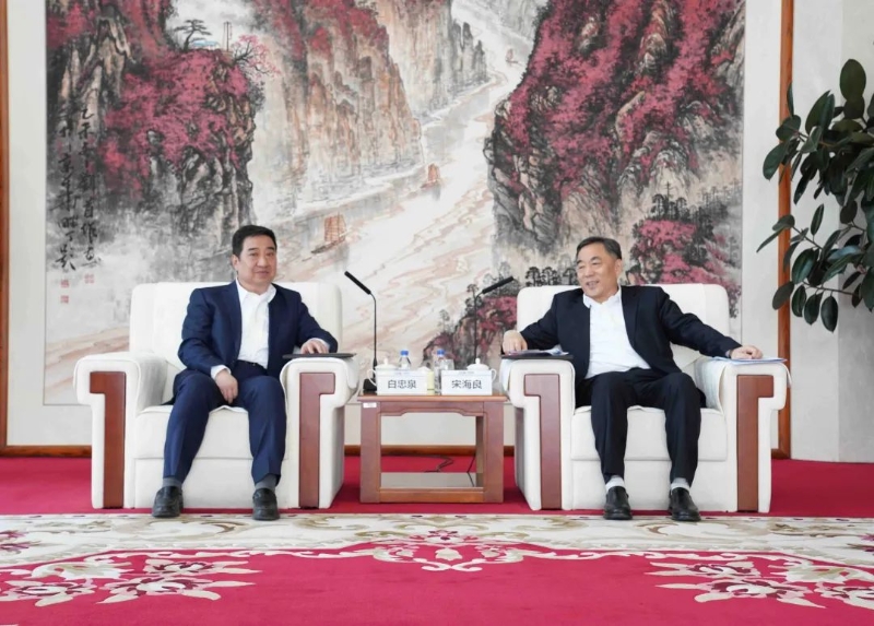 中國能建黨委書記、董事長宋海良與中國電氣裝備黨委書記、董事長白忠泉會談