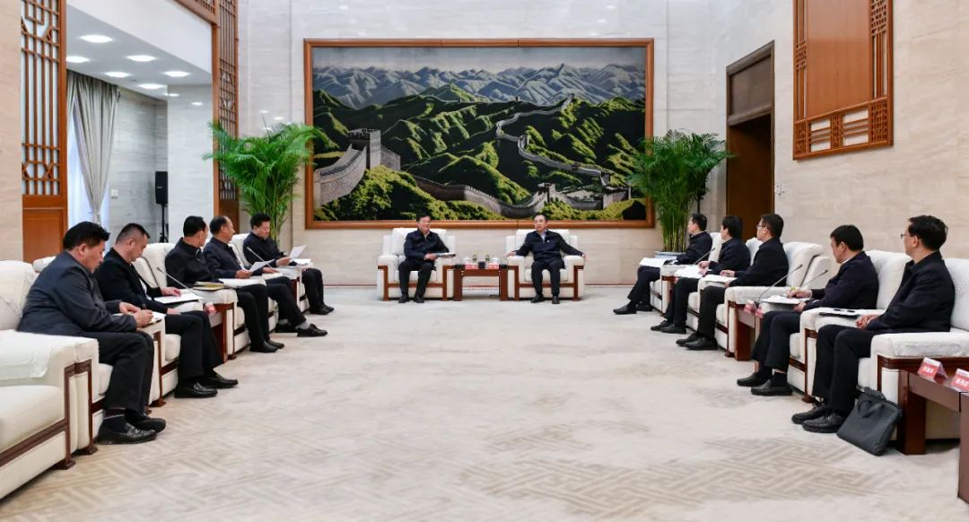 大唐集團(tuán)黨組書記、董事長(zhǎng)鄒磊與青海省海南州委書記呂剛、州長(zhǎng)尕瑪朋措會(huì)談