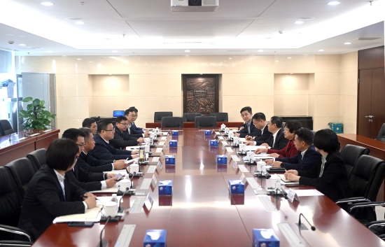 中國電建黨委常委、副總經(jīng)理王小軍與中國華電集團黨組成員、副總經(jīng)理李旭紅會談