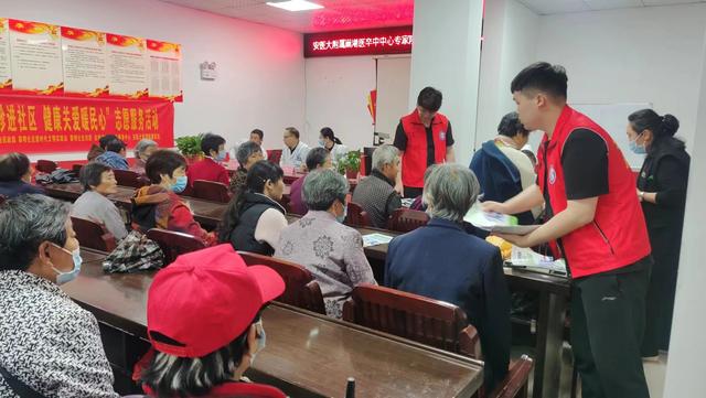 黎明社區(qū)·“愛心義診進(jìn)社區(qū)，健康關(guān)愛暖民心”黨建聯(lián)盟志愿活動