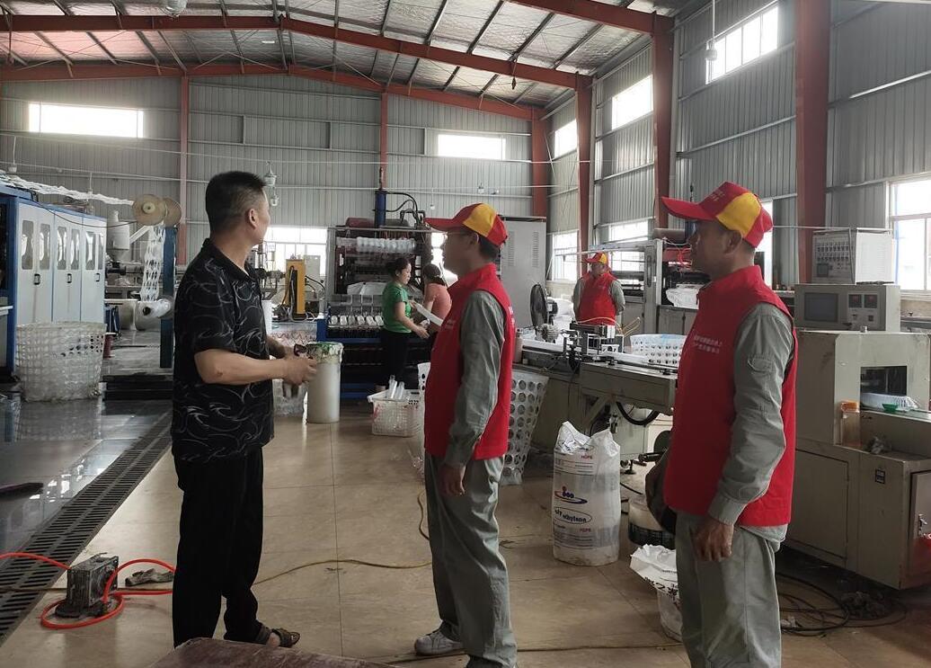 國網(wǎng)石首市供電公司“電”亮綠色經(jīng)濟，為企業(yè)降成本“支招”