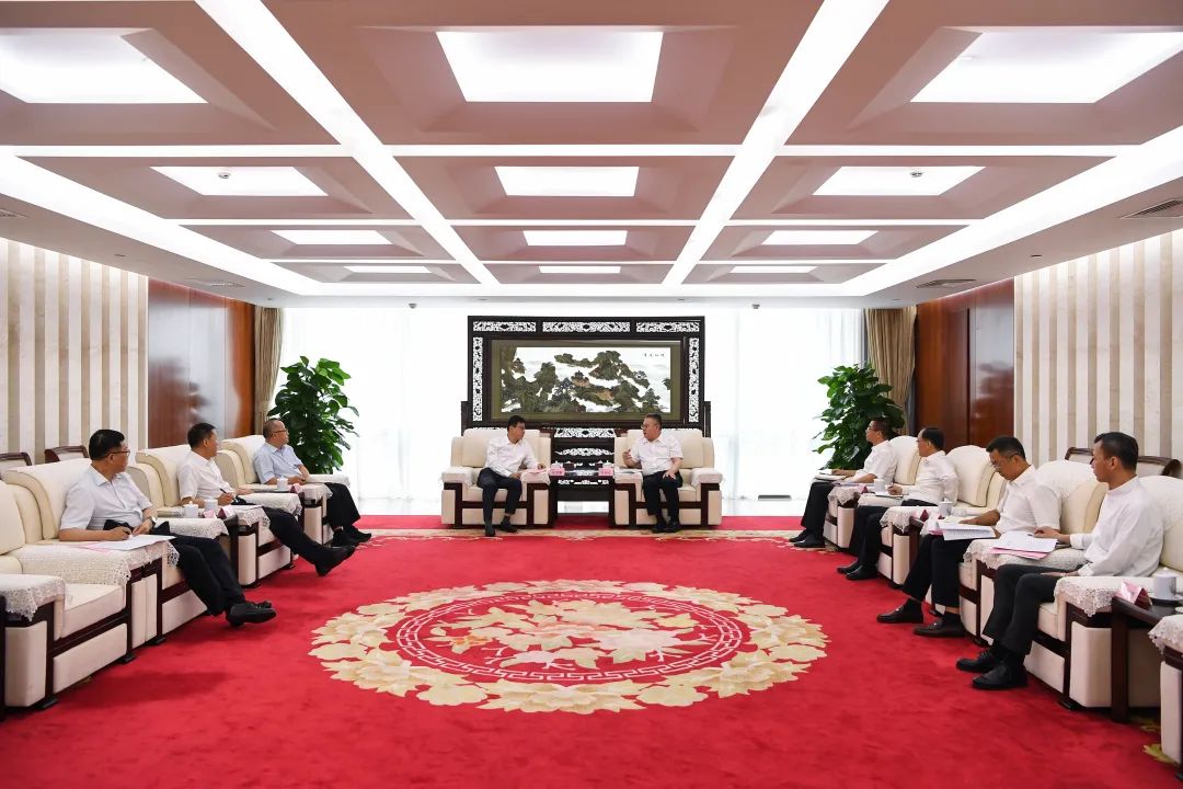 葉向東與甘肅省委常委、副省長張錦剛舉行會談