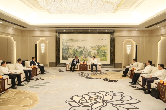 中國電建黨委副書記、總經(jīng)理王斌與江蘇省委常委、蘇州市委書記曹路寶舉行會(huì)談