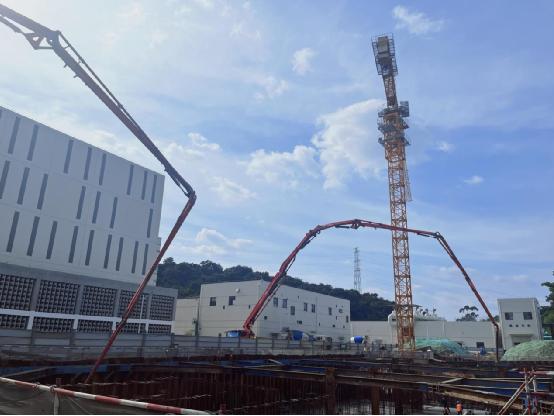 恒運9F燃機綜合辦公樓基礎筏板及承臺、坡道底板澆筑完成
