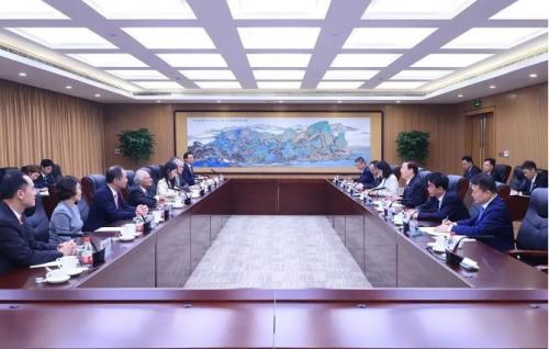 國(guó)家電網(wǎng)與香港中電集團(tuán)推動(dòng)清潔能源開(kāi)發(fā)利用、促進(jìn)新能源發(fā)展等方面深化合作