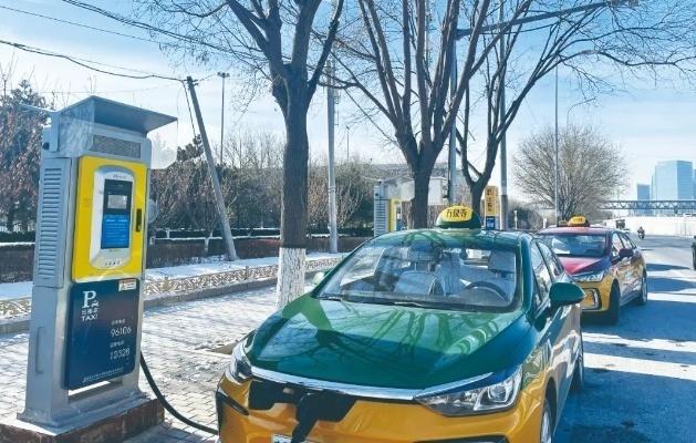 一天去四趟換電站，新能源出租車“不抗凍”怎么開
