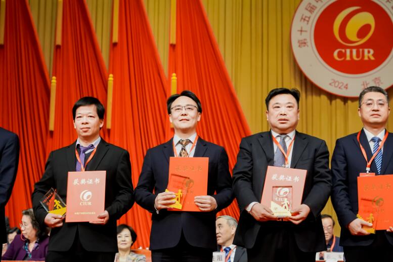 中國能建綠色建材公司黨委書記、董事長，綠色先進(jìn)材料研究院院長蔣洋榮獲“2023年中國產(chǎn)學(xué)研合作創(chuàng)新獎”
