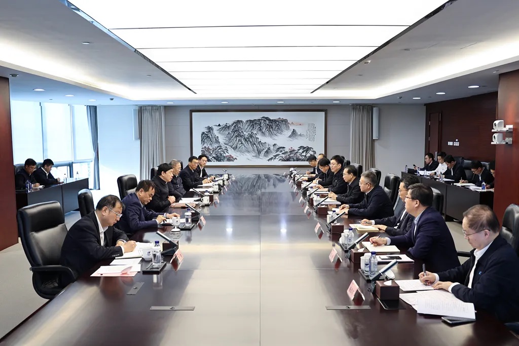 華電集團(tuán)董事長江毅、總經(jīng)理葉向東與國家電網(wǎng)董事長、黨組書記張智剛會(huì)談