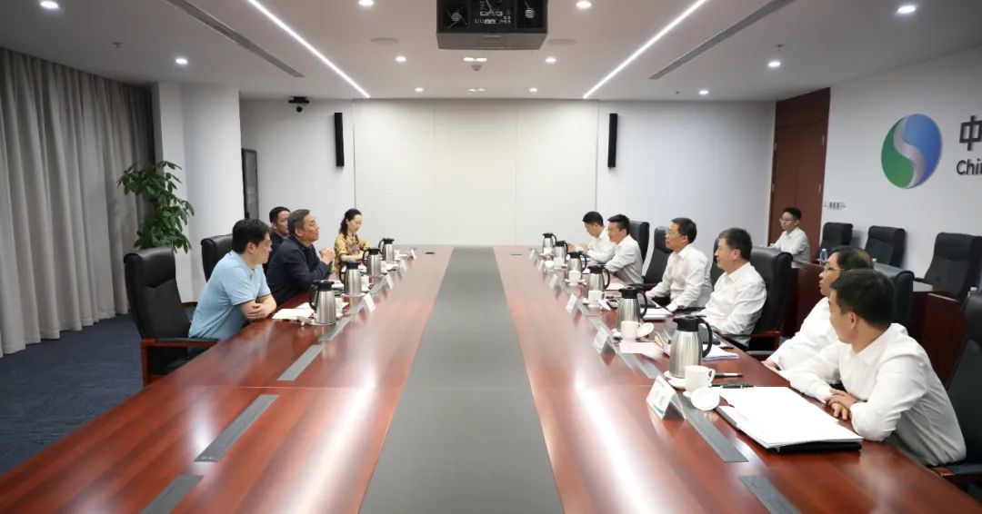 中國電氣裝備李洪鳳董事長、周群總經(jīng)理會見上