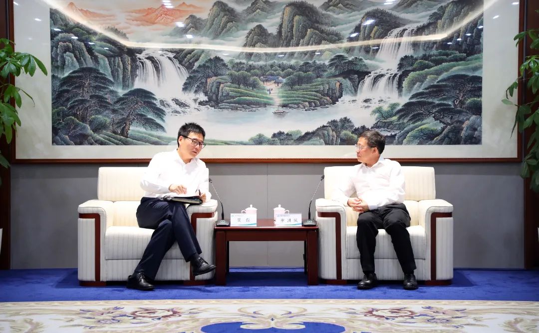 中國電氣裝備黨委書記、董事長李洪鳳會見上海電氣集團黨委書記、董事長吳磊