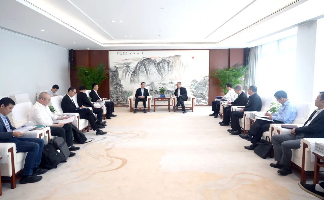 中國電建黨委副書記、總經(jīng)理王斌與深圳環(huán)境水務集團總裁龔利民舉行會談