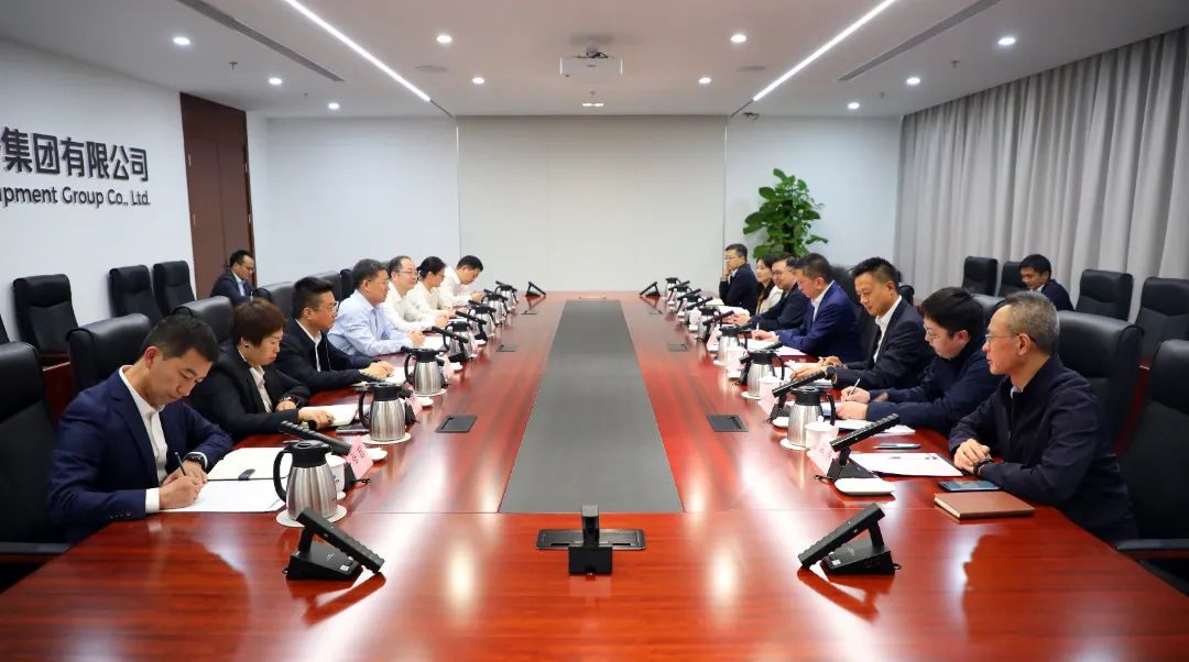 中國電氣裝備黨委書記、董事長李洪鳳會見上海市國資委黨委書記、主任賀青