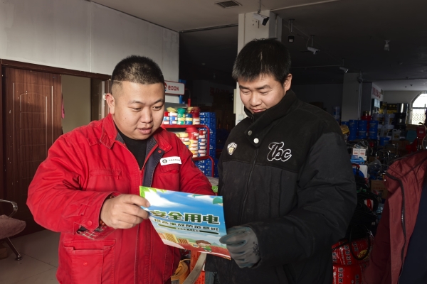 內(nèi)蒙古電力集團(tuán)烏海千里山供電公司蒙電愛心光明行，用電無憂進(jìn)社區(qū)