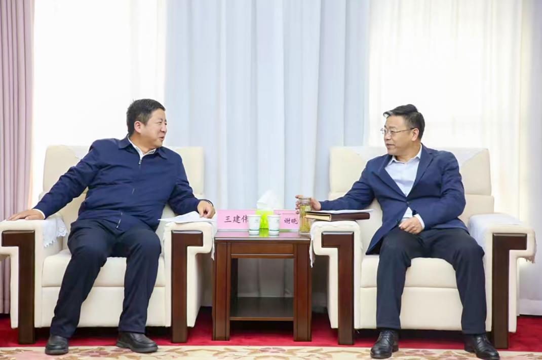 大唐甘肅公司黨委書記、董事長王建偉與甘肅能化集團(tuán)黨委書記、董事長謝曉鋒會談