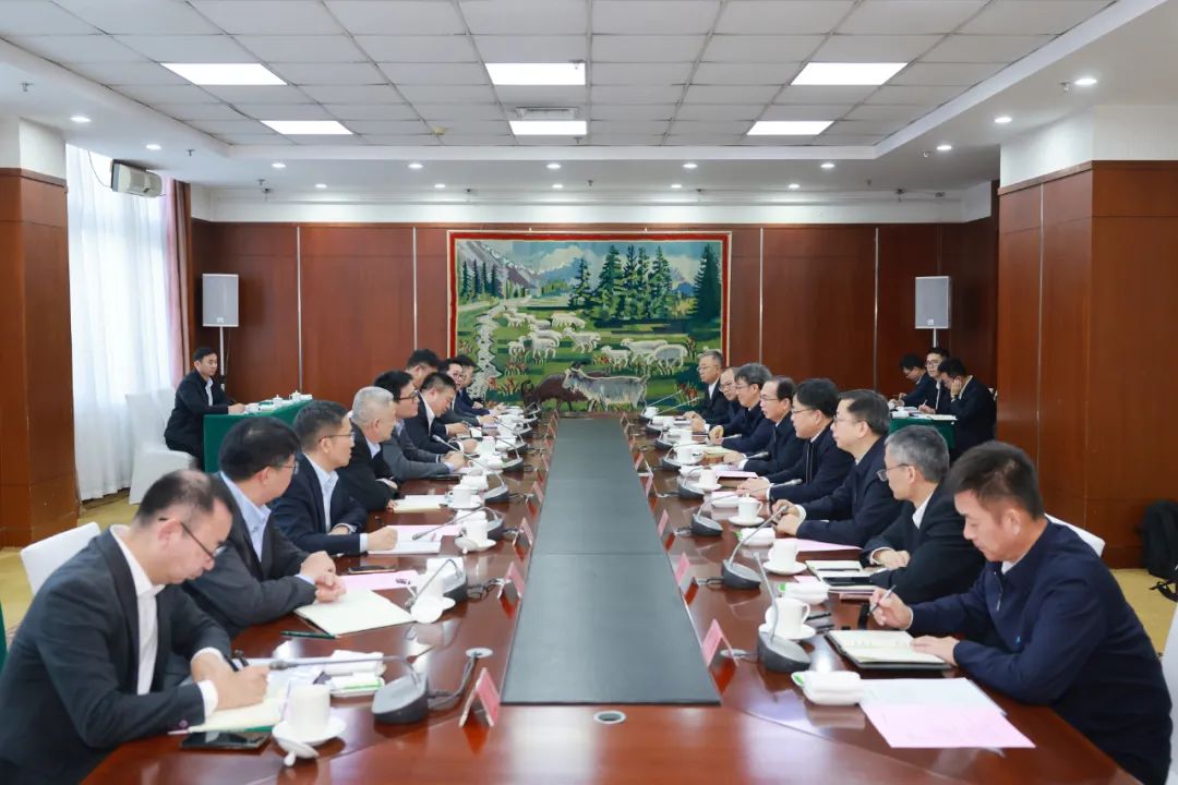 華電集團黨組書記、董事長江毅與上海電氣黨委書記、董事長吳磊舉行會談