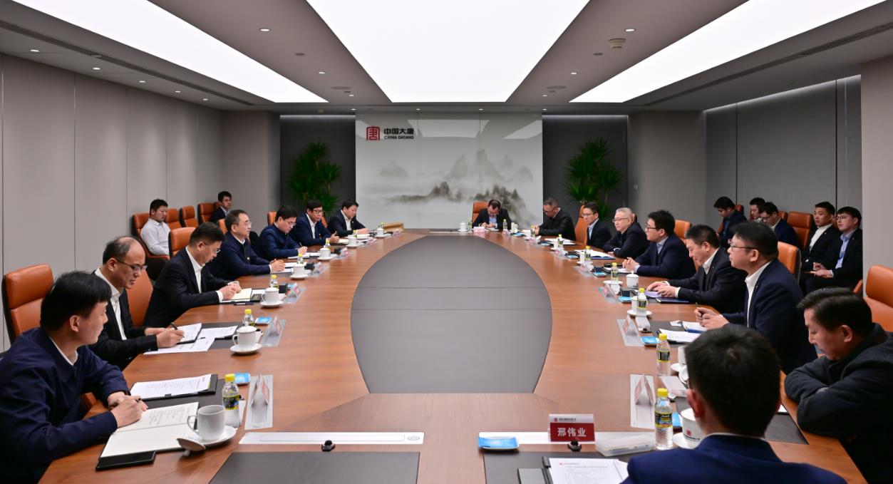 大唐集團黨組書記、董事長鄒磊與上海電氣黨委書記、董事長吳磊會談