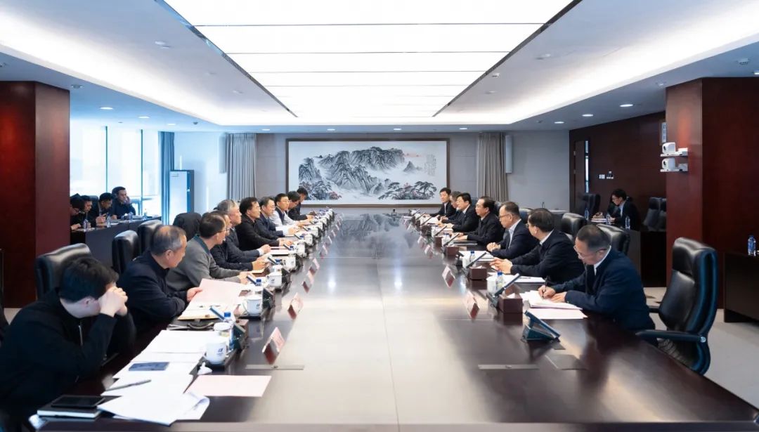 華電集團(tuán)董事長(zhǎng)、黨組書記江毅與北京市政府黨組成員、副市長(zhǎng)文獻(xiàn)舉行會(huì)談